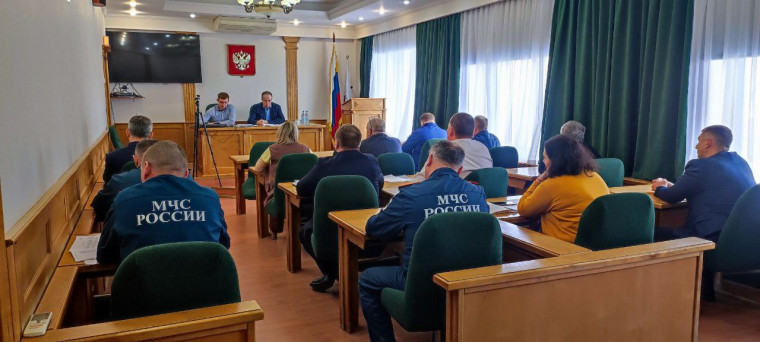 Заседание комиссии по предупреждению и ликвидации ЧС и обеспечению пожарной безопасности. Заседание комиссии по предупреждению и ликвидации ЧС и обеспечению пожарной безопасности.